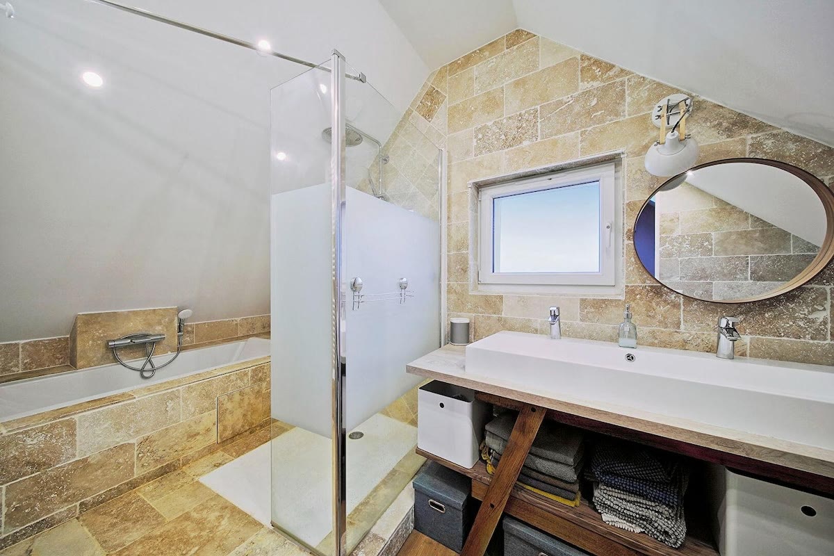 Salle de bain attenante à la chambre parentale