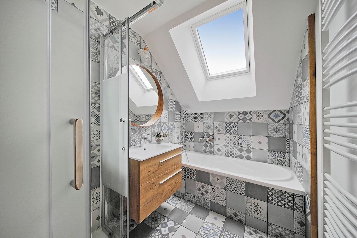 Salle de bain sous velux
