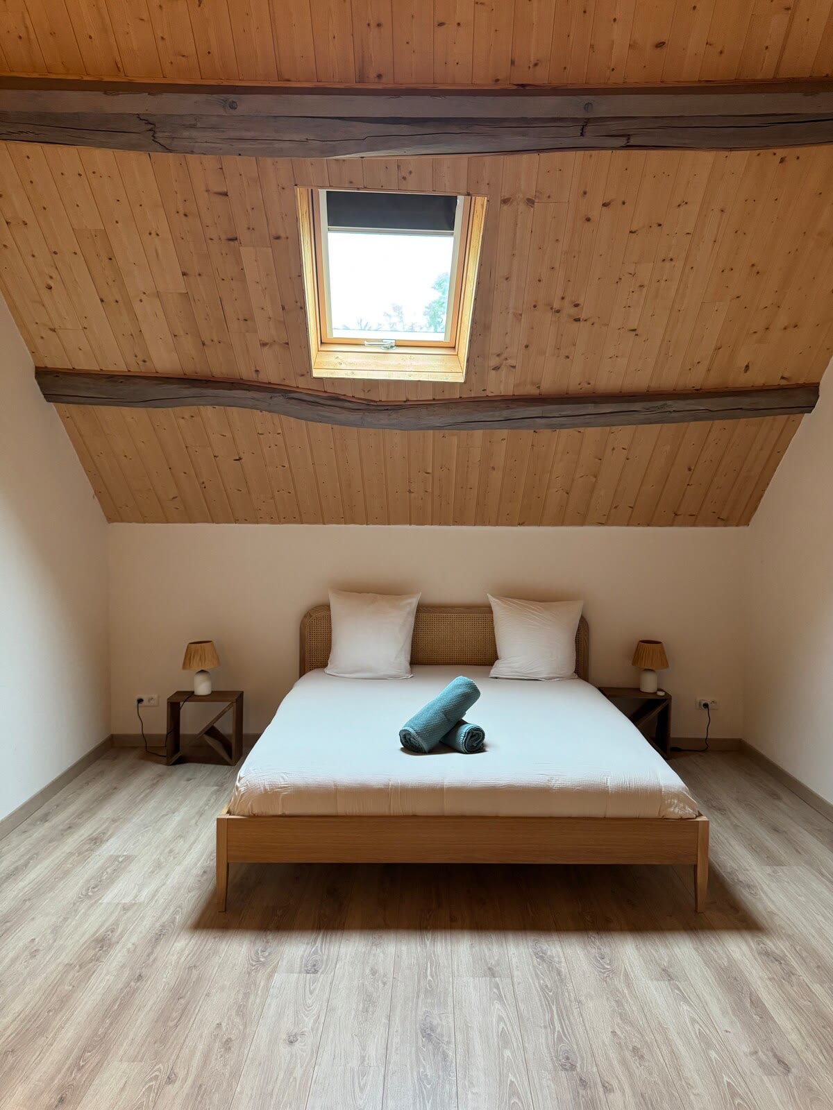 Grande chambre sous combles dans l’annexe