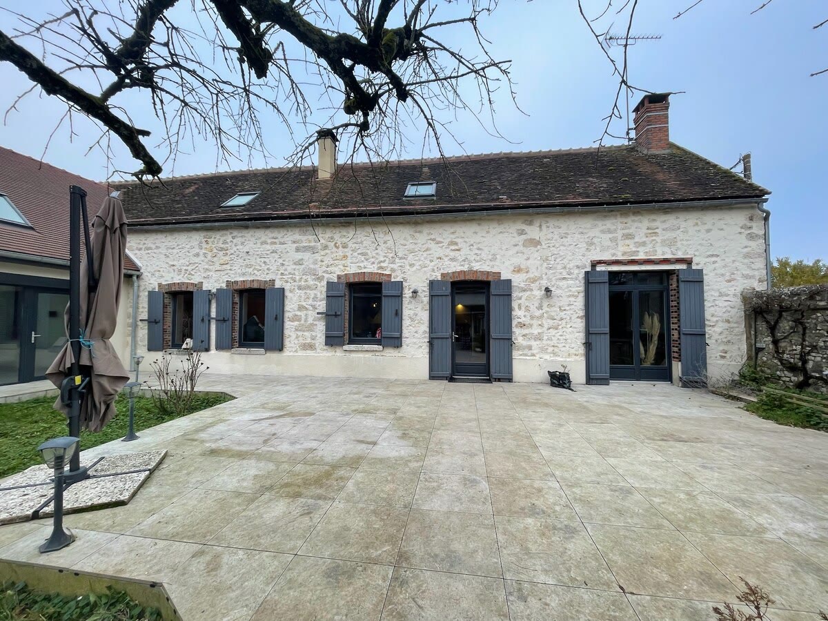 Façade de la maison principale